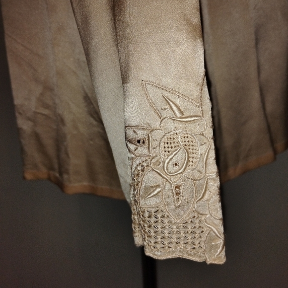VINTAGE HAND EMBROIDERED SILK BLOUSE - Picture 11 of 13
